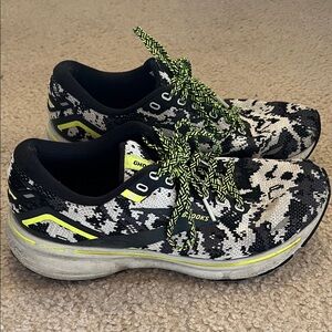 Brooks Ghost 15 Black and Neon Yellow Sneakers